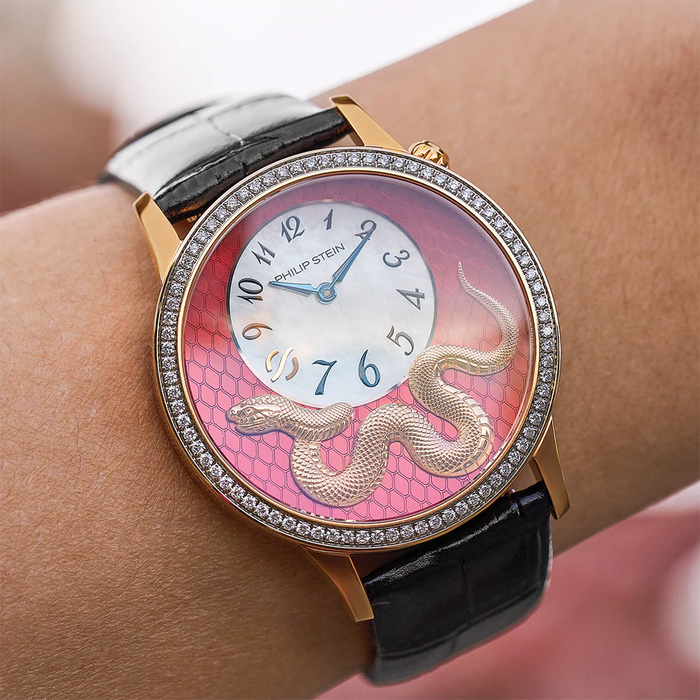 ROSE GOLD CASE WITH pavé DIAMONDS